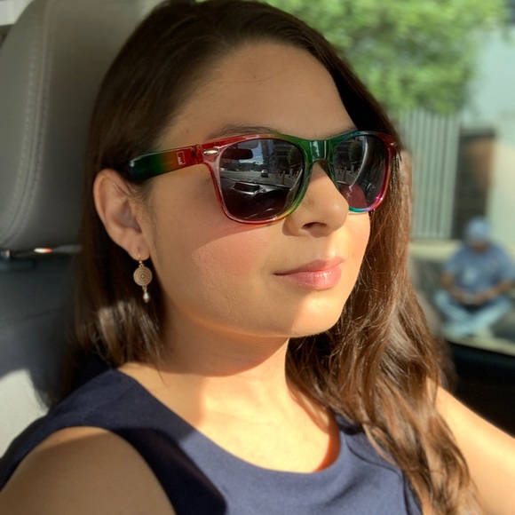 Meet your Posher, Andrea - Picture 3 of 3